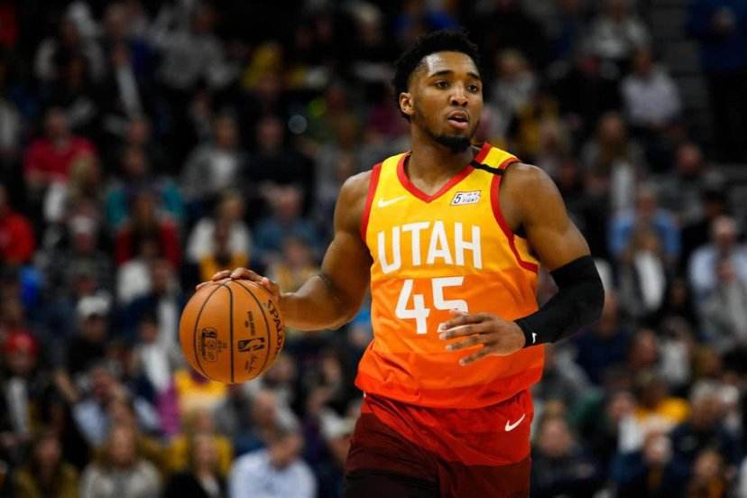 反身扣篮震撼全场