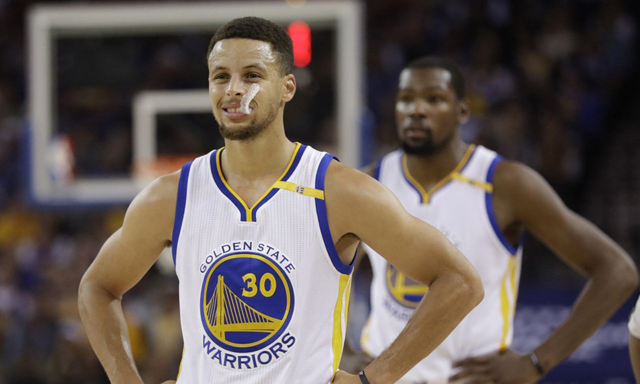 内维尔：杰登-安东尼的射门很精彩，不明白利马那时在做什么