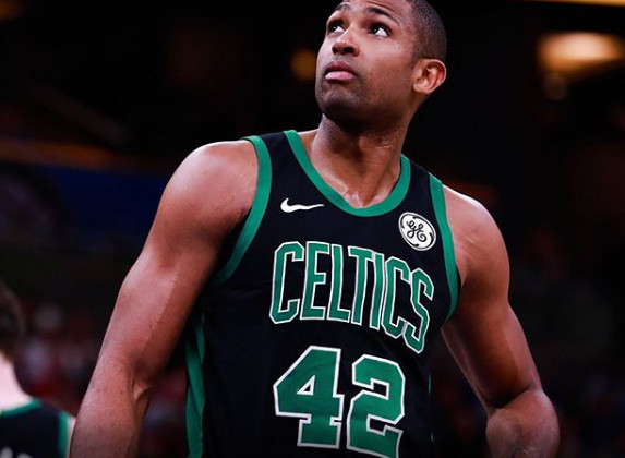 雄鹿伤病更新：场均3.3记三分的AJ·格林战活塞缺席