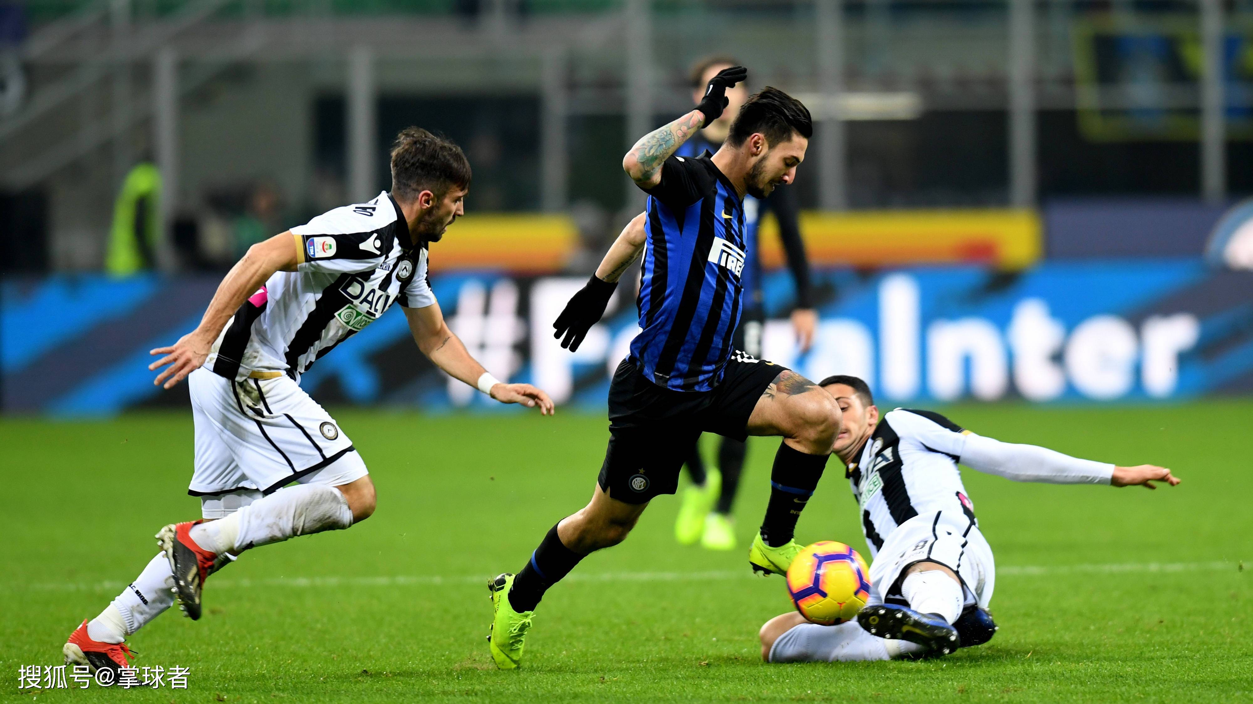 裁判报告漏吹3次犯规引爆争议！纽约主帅怒撕数据板：快船1.32分挡拆是作弊？