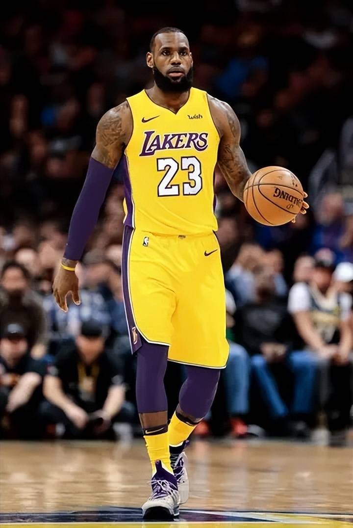 孔帕尼：球队处于困境时两名球员挺身而出，这就是我们的实力